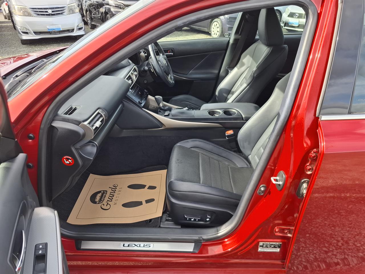 2014 Lexus IS 300h F-Sport.Blind spot.Radar cruise.Alarm.Leather.10 SRS Airbags. Carousel 2