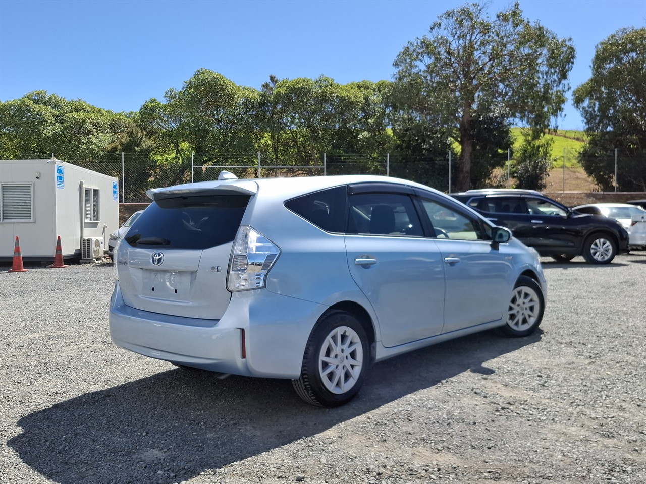 2013 Toyota Prius Alpha S.7 seater.Rear camera.8 Airbags. Carousel 16