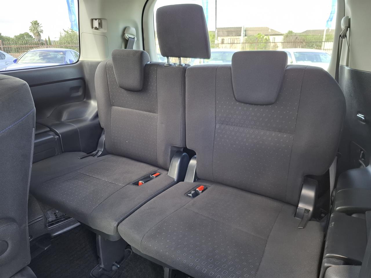 2015 Toyota Voxy HYBRID. 7 Seater.Cruise Control.Rear camera. Carousel 5