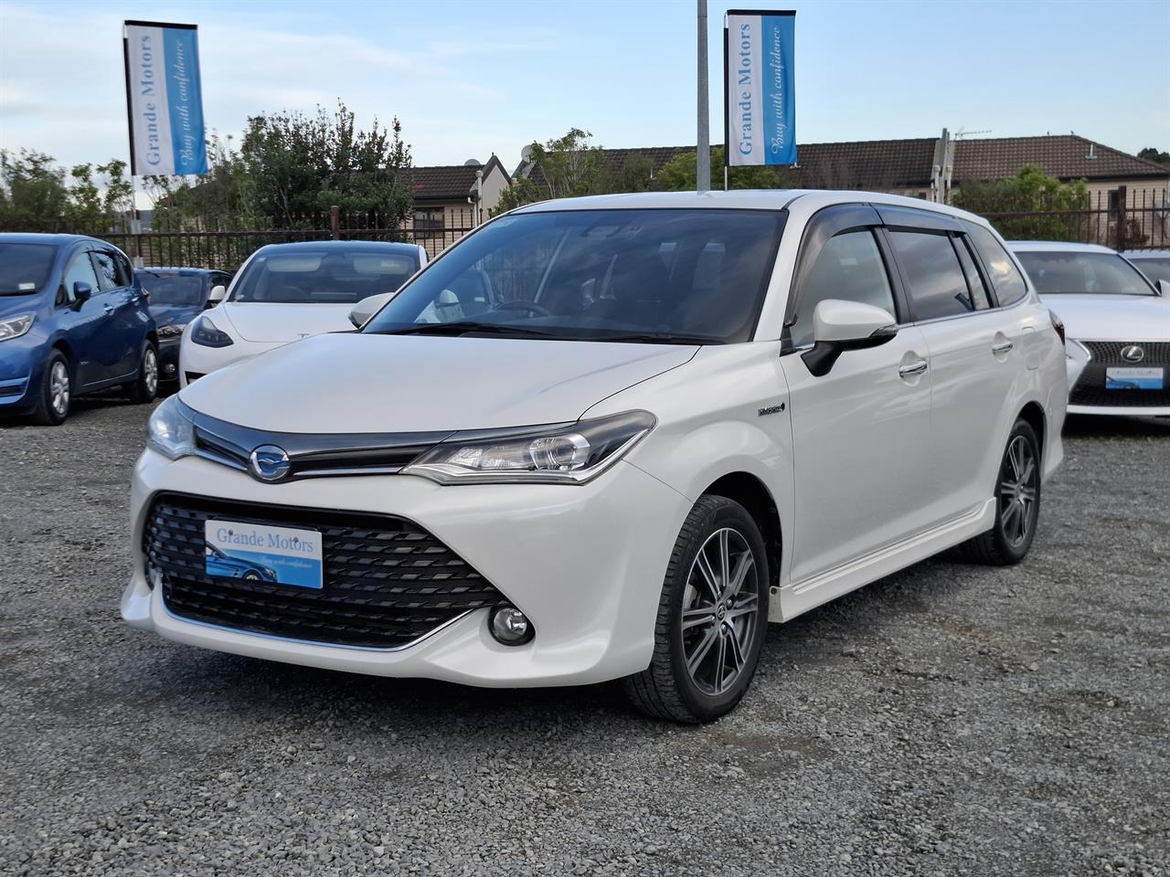 2017 Toyota Corolla Fielder.WXB.Hybrid.Safety radar.Lane assist.Rear camera.8 Airbags.Button start. Carousel 12