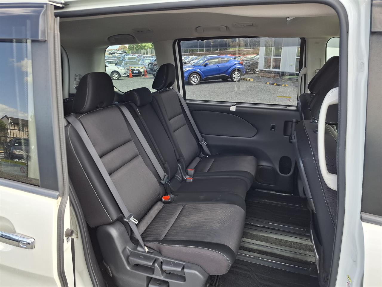 2017 Nissan Serena Highway star.Hybrid.Pro-pilot.Radar cruise.360°camera.Park sensors. Carousel 4