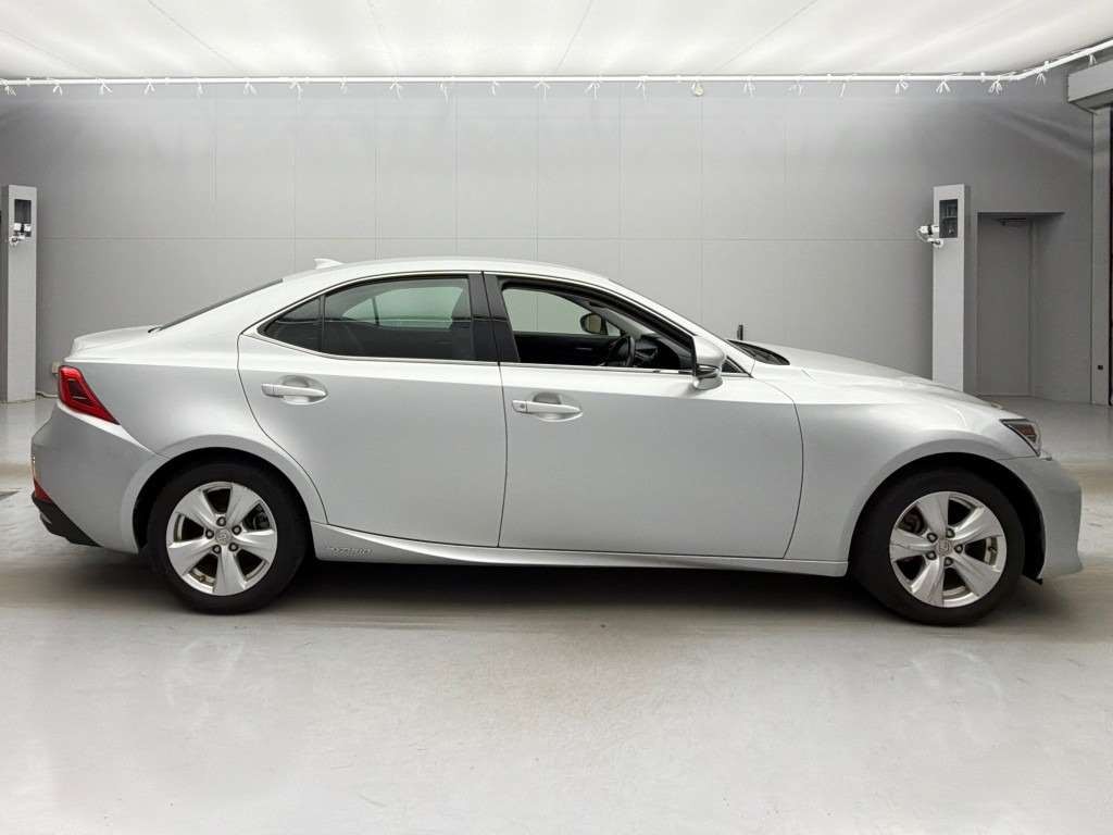 2017 Lexus IS 300h Transit Hybrid Carousel 8