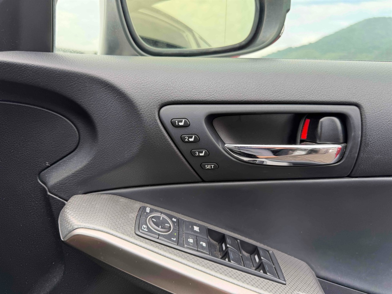 2013 Lexus IS 300h Transit F-Sport Carousel 1