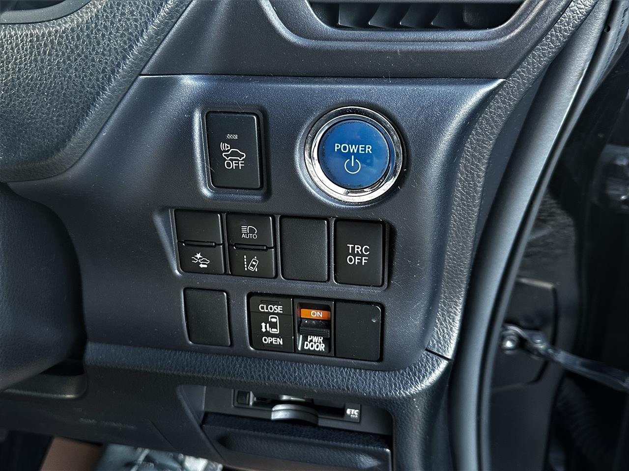 2017 Toyota Voxy Hybrid.Safety radar.Lane assist.Rear cam.Electic doors. Carousel 9