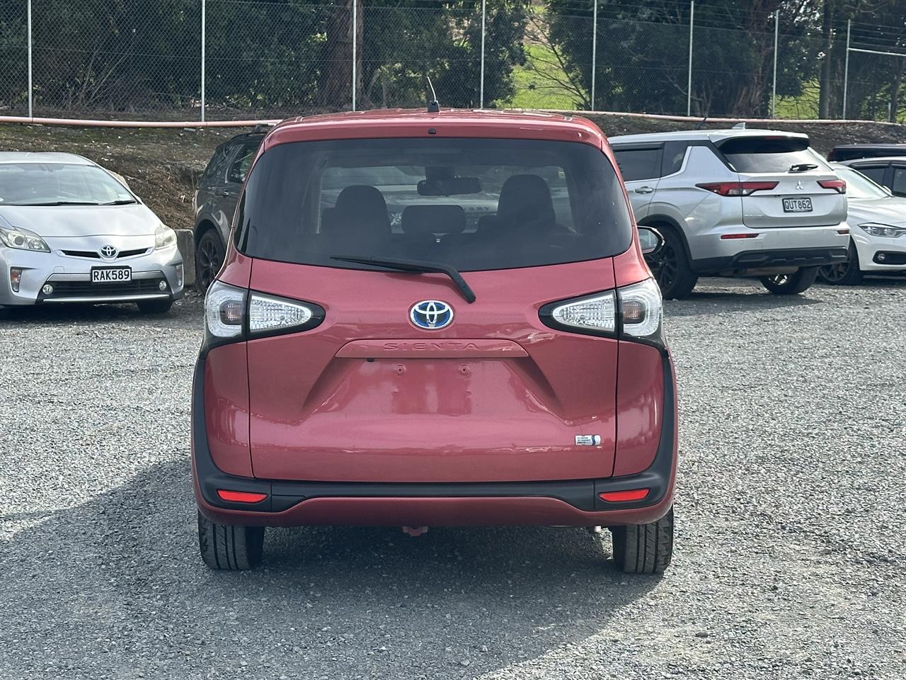 2018 Toyota Sienta Hybrid G.7 seats.Lane assist.Safety radar.Button start. Carousel 16