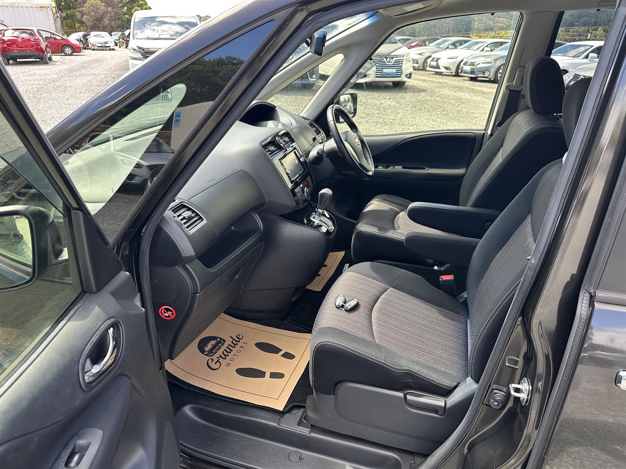 2014 Nissan Serena Hybrid.Highway Star.Safety radar.Lane assist.Rear cam.Cruise control. Carousel 3