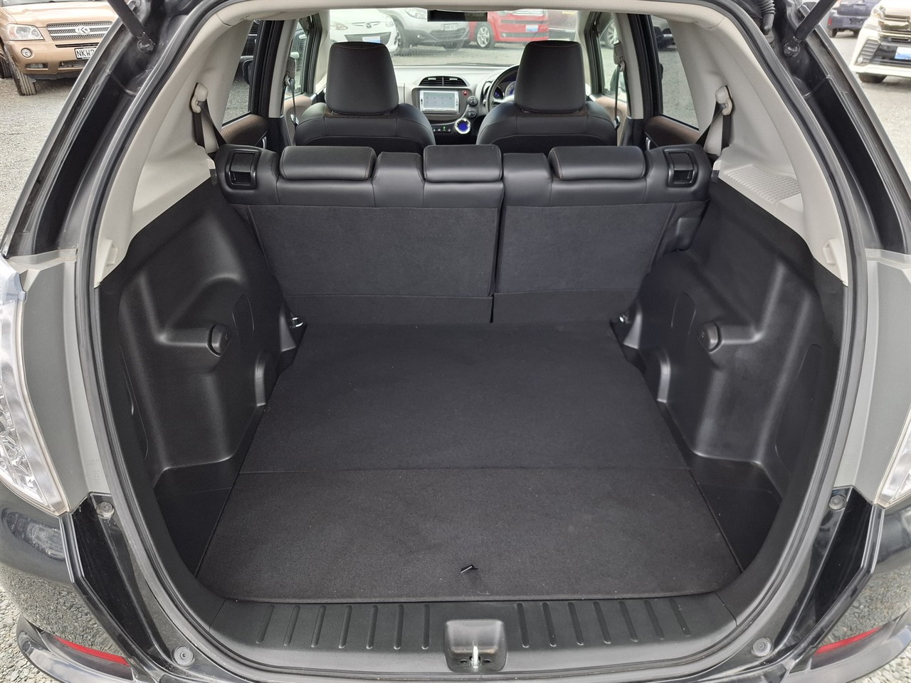 2012 Honda Fit Shuttle.Hybrid.Rear camera. Carousel 4