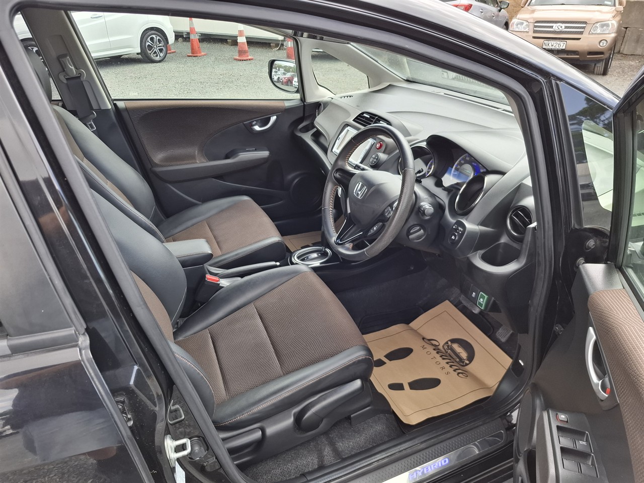 2012 Honda Fit Shuttle.Hybrid.Rear camera. Carousel 16