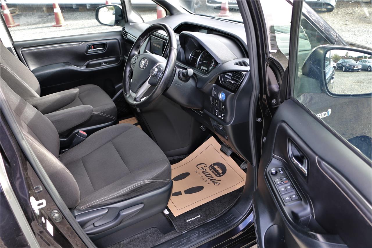 2016 Toyota ESQUIRE Hybrid.7 seats.Electric doors.Button start.New tires. Carousel 1