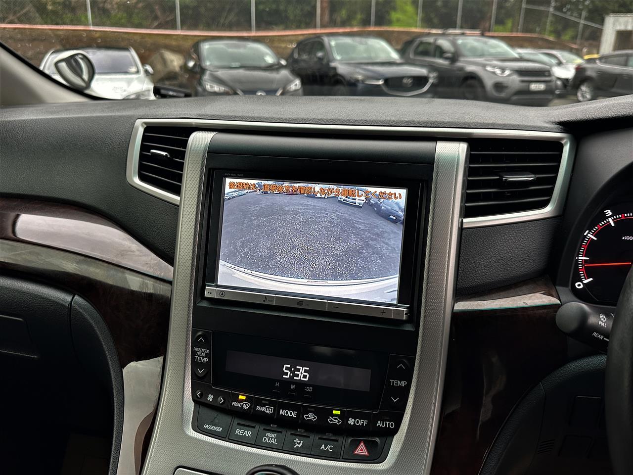2013 Toyota Alphard 8 seater.Rear camera.Park sensors.Cruise control.8 SRS Airbags. Carousel 8