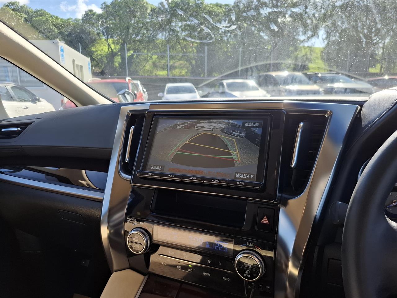 2017 Toyota Alphard Hybrid.Cruise control.Rear camera.Parking sensors. Carousel 10