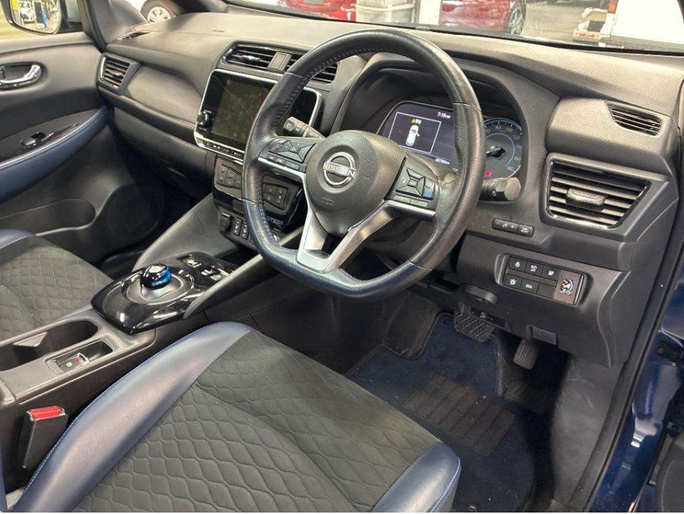 2021 Nissan Leaf 62kw 90,40% Soh Autech model Pro-pilot Carousel 5