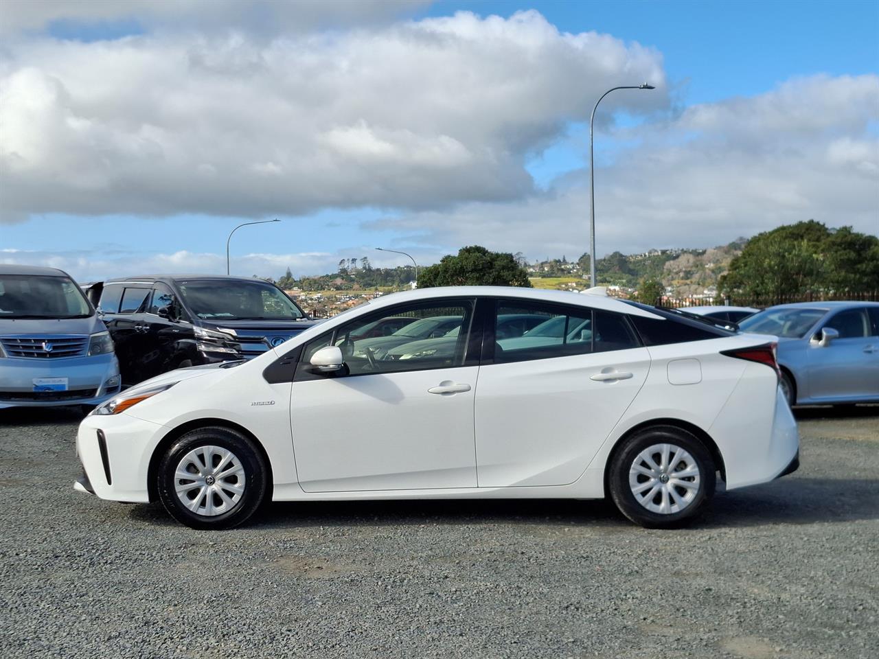 2020 Toyota Prius S.Radar cruise.Lane assist.Safety radar.Rear cam.8 Airbags. Carousel 12