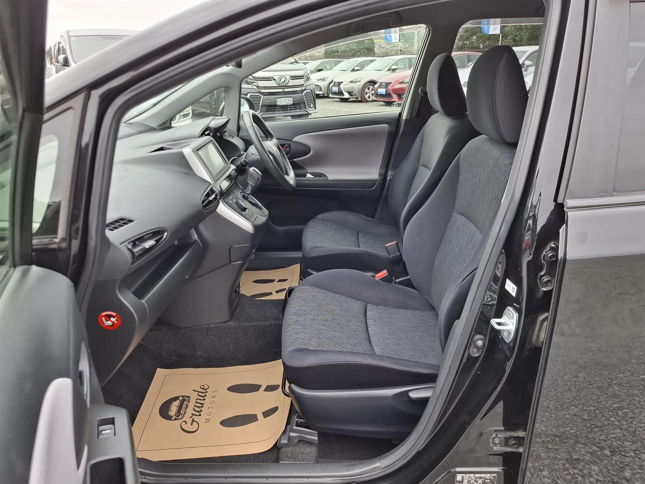 2012 Toyota Wish LOW KM.Rear camera.7 seater.8 Airbags. Collage 2