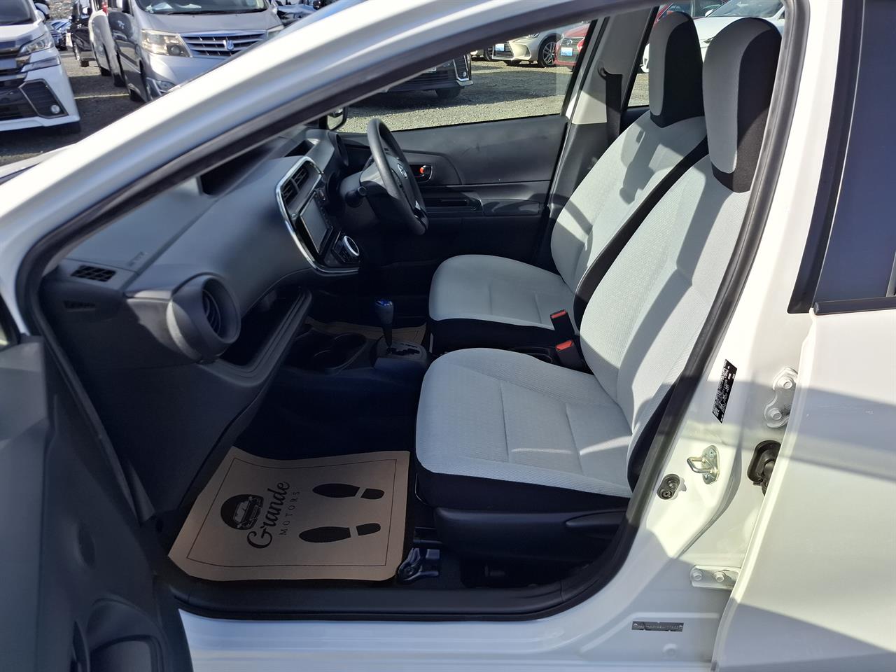 2021 Toyota Aqua Safety radar.360°camera.Lane assist.Park sensors. Collage 2