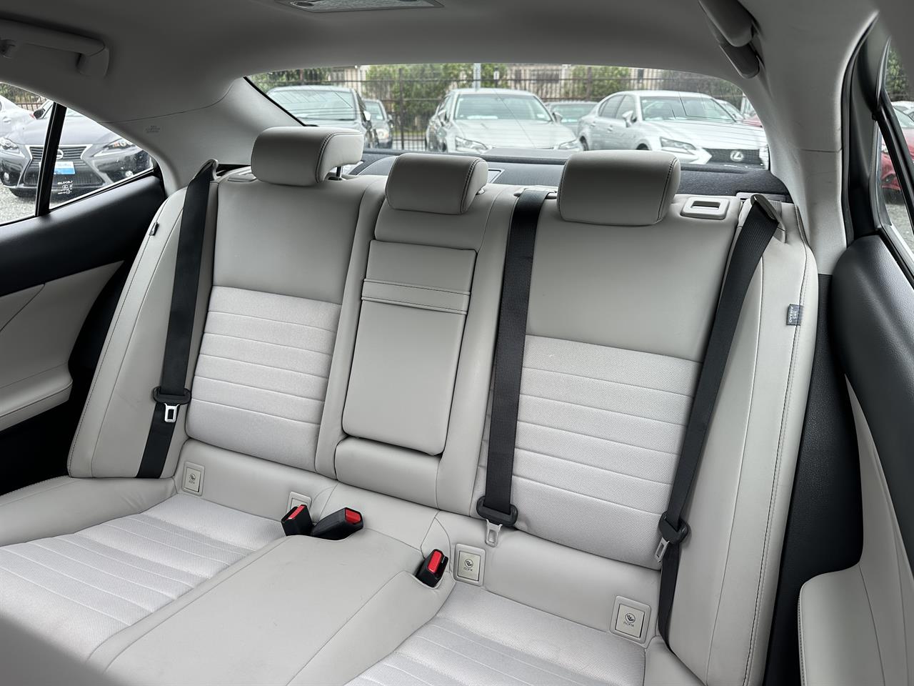 2014 Lexus IS 300h Hybrid.Cruise control.Alarm.10 Airbags.Rear camera. Carousel 3