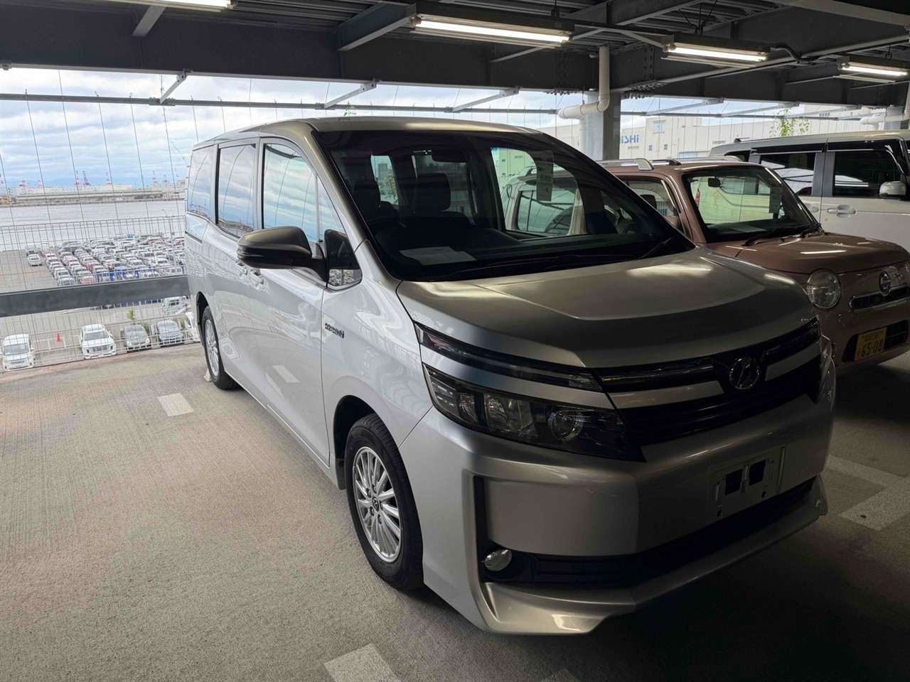 2014 Toyota Voxy Hybrid in Transit X Model 7 seater Dual power doors