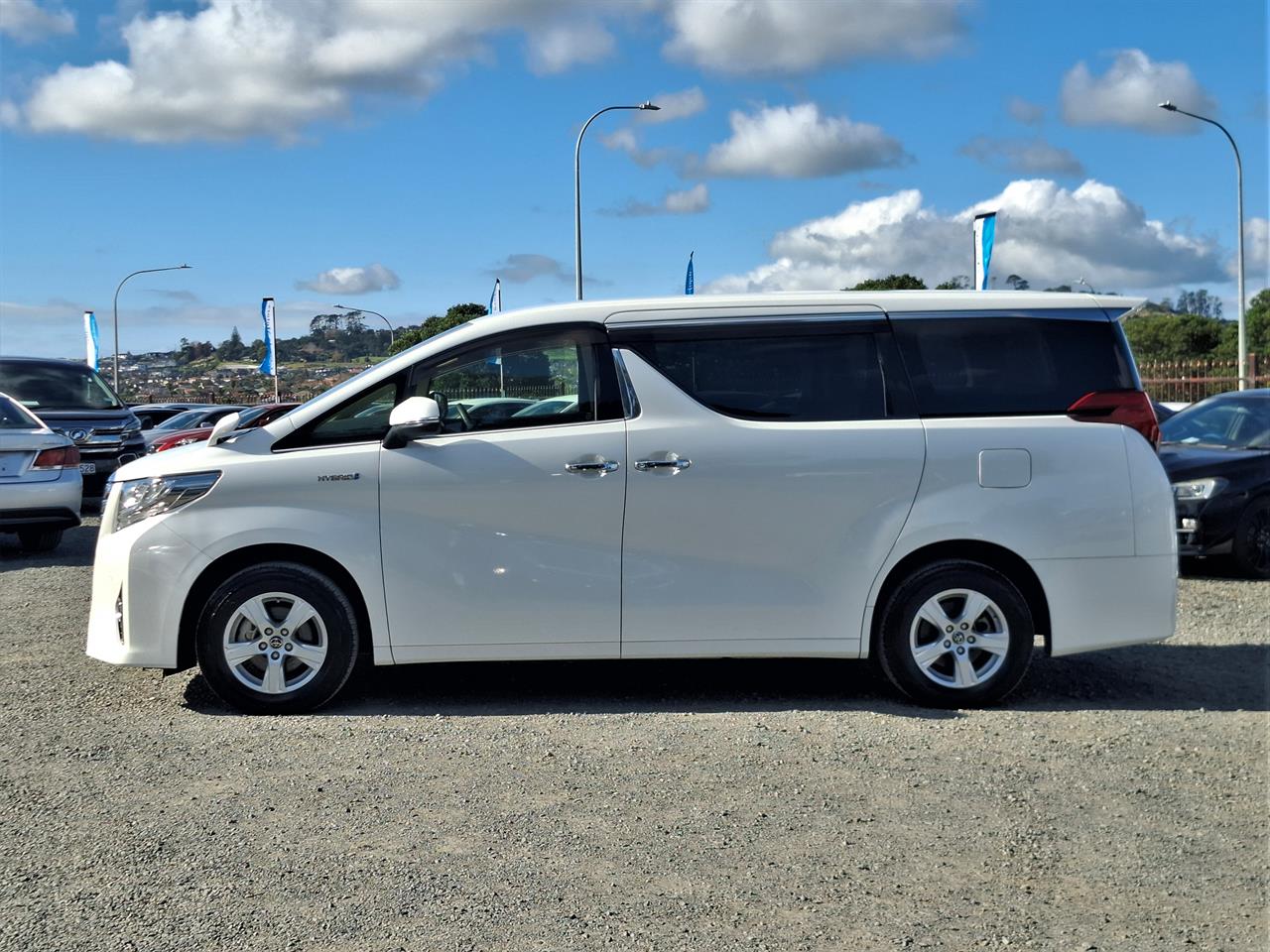 2017 Toyota Alphard Hybrid.Cruise control.Rear camera.Parking sensors. Carousel 14