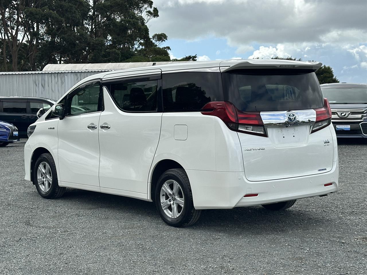 2016 Toyota Alphard Hybrid.7seats.Cruise control.Park sensors.Rear cam.Elec doors.Alarm. Carousel 12