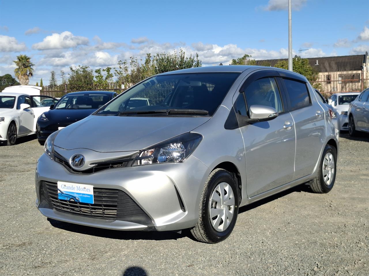 2015 Toyota Vitz F.LOW KM.Rear camera.SRS Airbags. Carousel 11