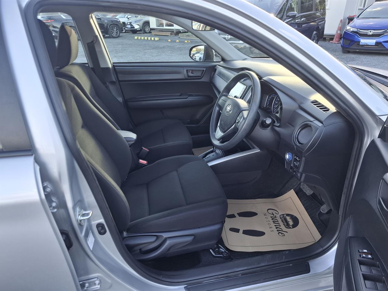 2021 Toyota Corolla Fielder.Hybrid.Lane assist.Rear cam.Park sensors.Safety radar. Carousel 16