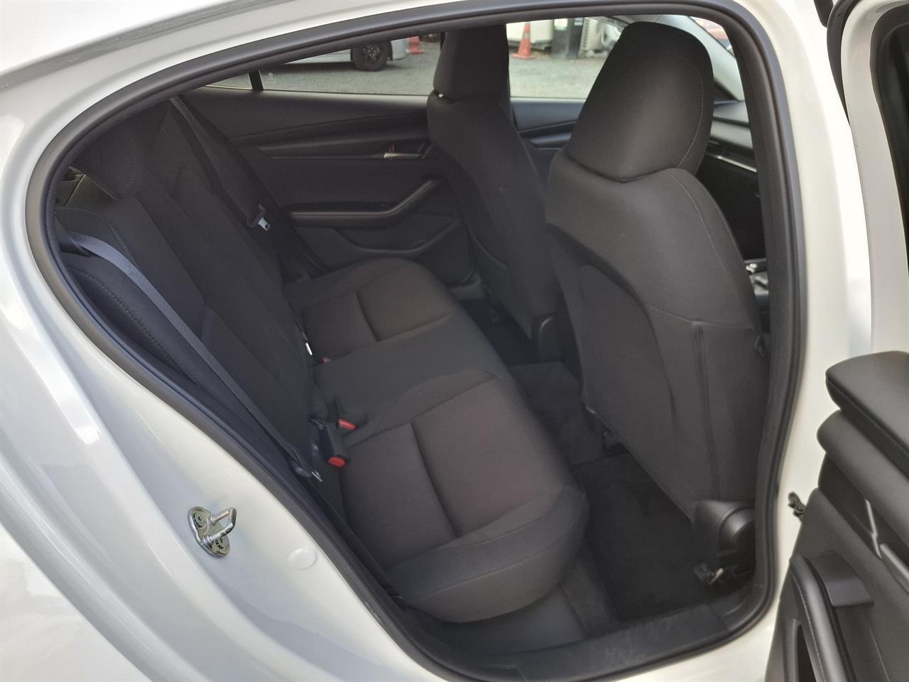 2021 Mazda 3 HUD.Rear camera.Radar cruise.Park sensors. Carousel 3