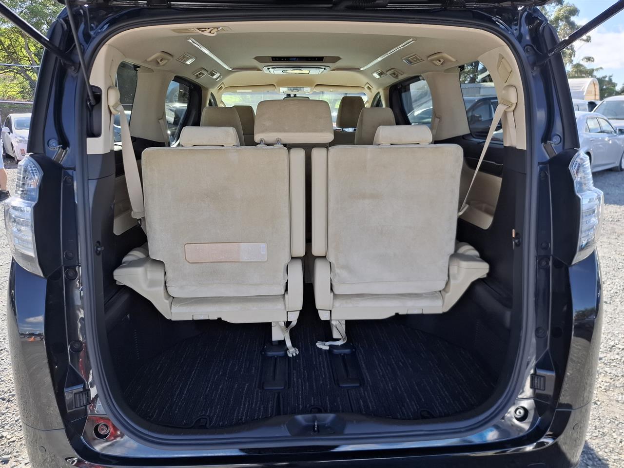 2016 Toyota Vellfire V spec.8 seats.Cruise control.Park sens.Alloys.8 Airbags. Carousel 18