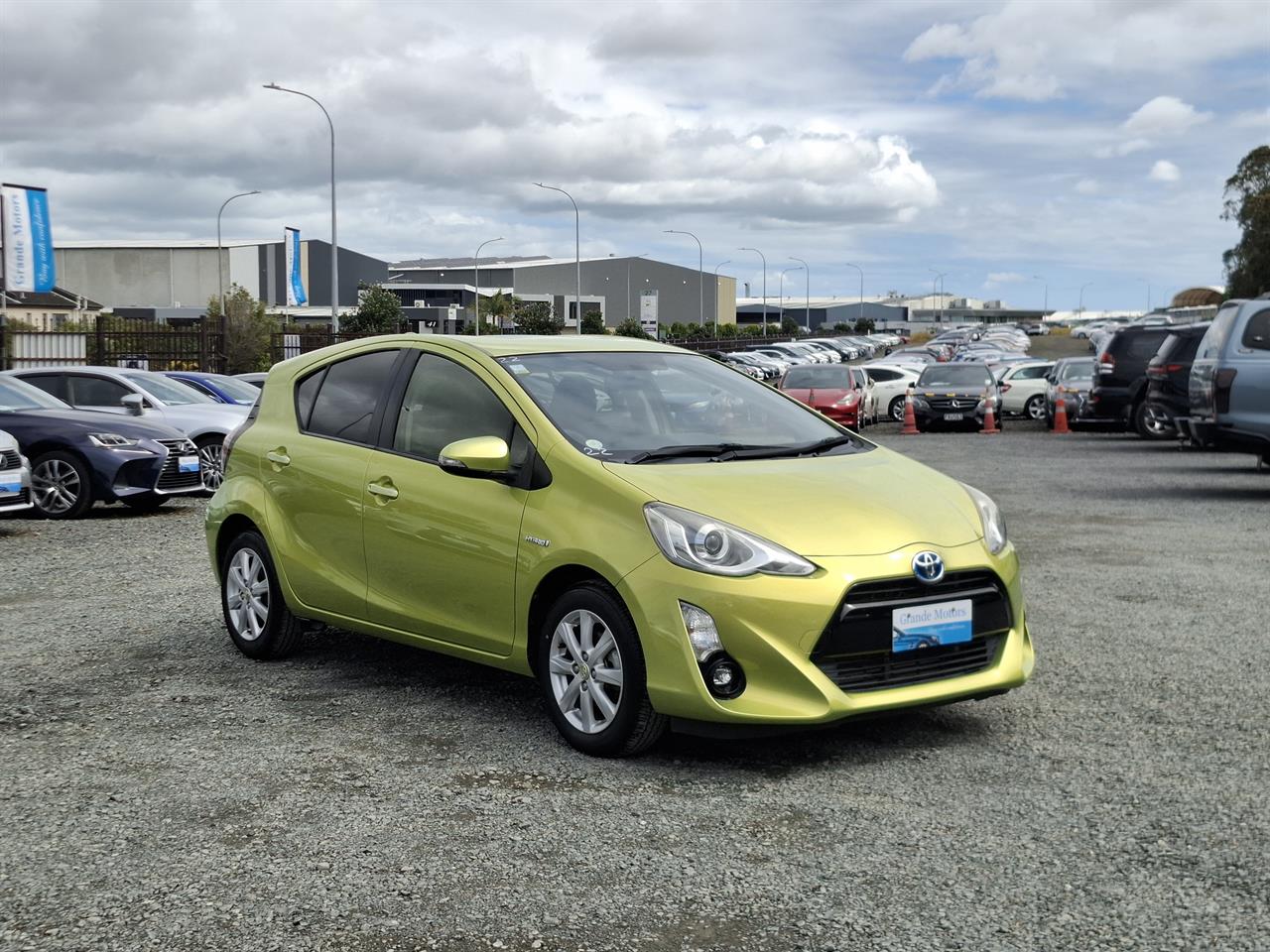 second hand 2015 Toyota Aqua Hybrid.Button start.Airbags. for sale NZ
