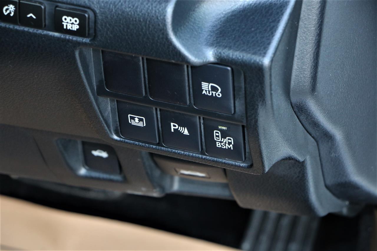 2013 Lexus IS 350 Leather.Radar cruise.Lane assist.Blind spot.Park sens.Alarm. Carousel 6
