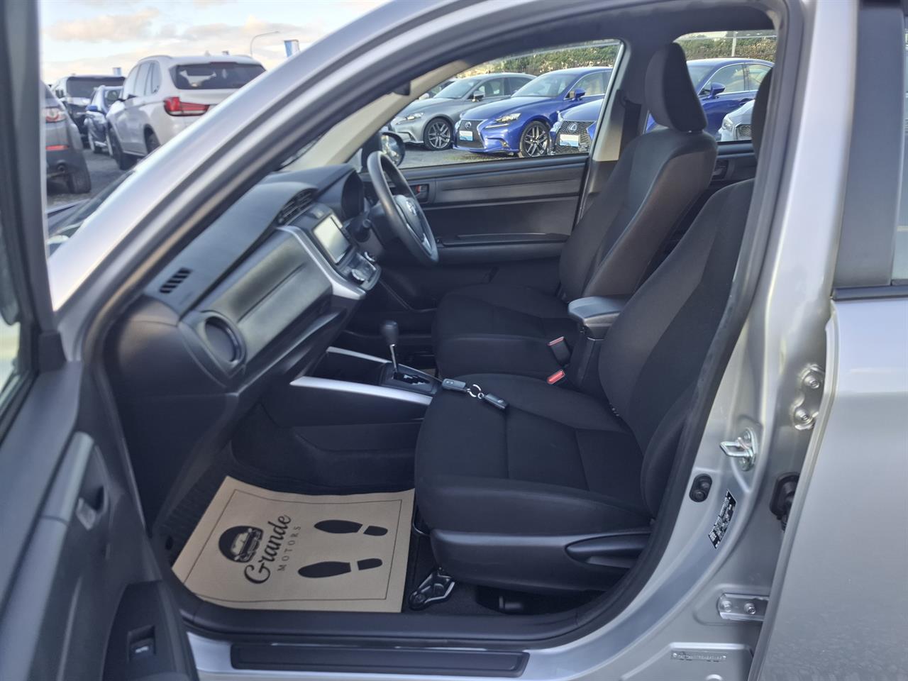2021 Toyota Corolla Fielder.Hybrid.Lane assist.Rear cam.Park sensors.Safety radar. Carousel 18