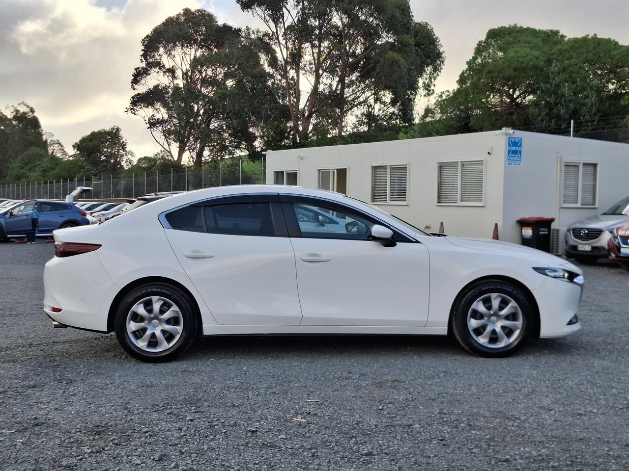2021 Mazda 3 HUD.Rear camera.Radar cruise.Park sensors. Carousel 17