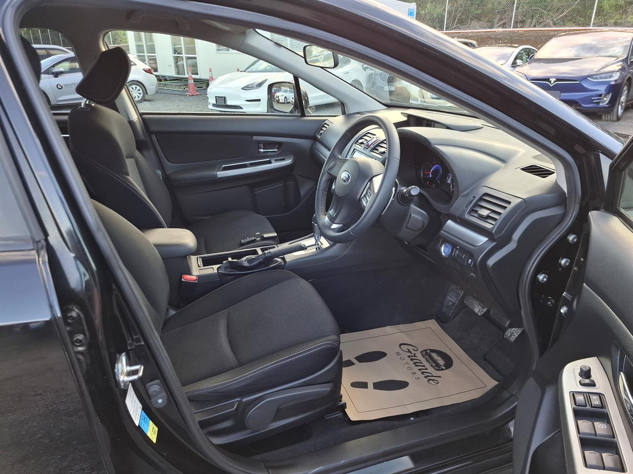 2014 Subaru XV Hybrid.4WD.Roof rails.Cruise control.Button start.LOW KM. Collage 1