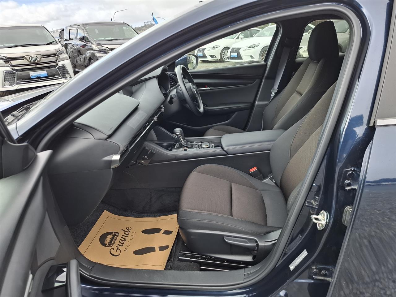 2023 Mazda 3 HUD.Rear camera.Radar cruise.Park sensors. Carousel 4