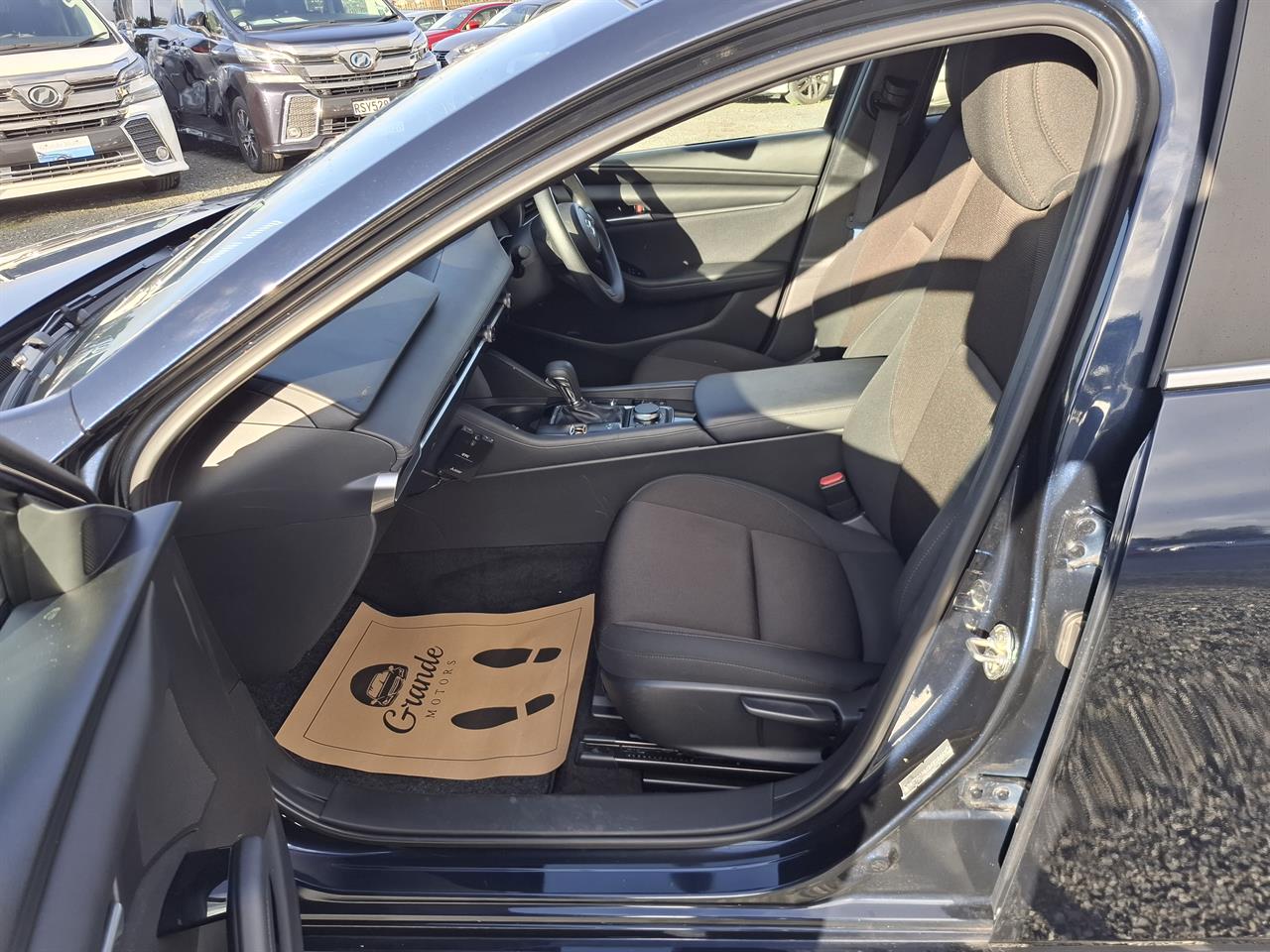 2023 Mazda 3 HUD.Rear camera.Radar cruise.Park sensors. Carousel 5
