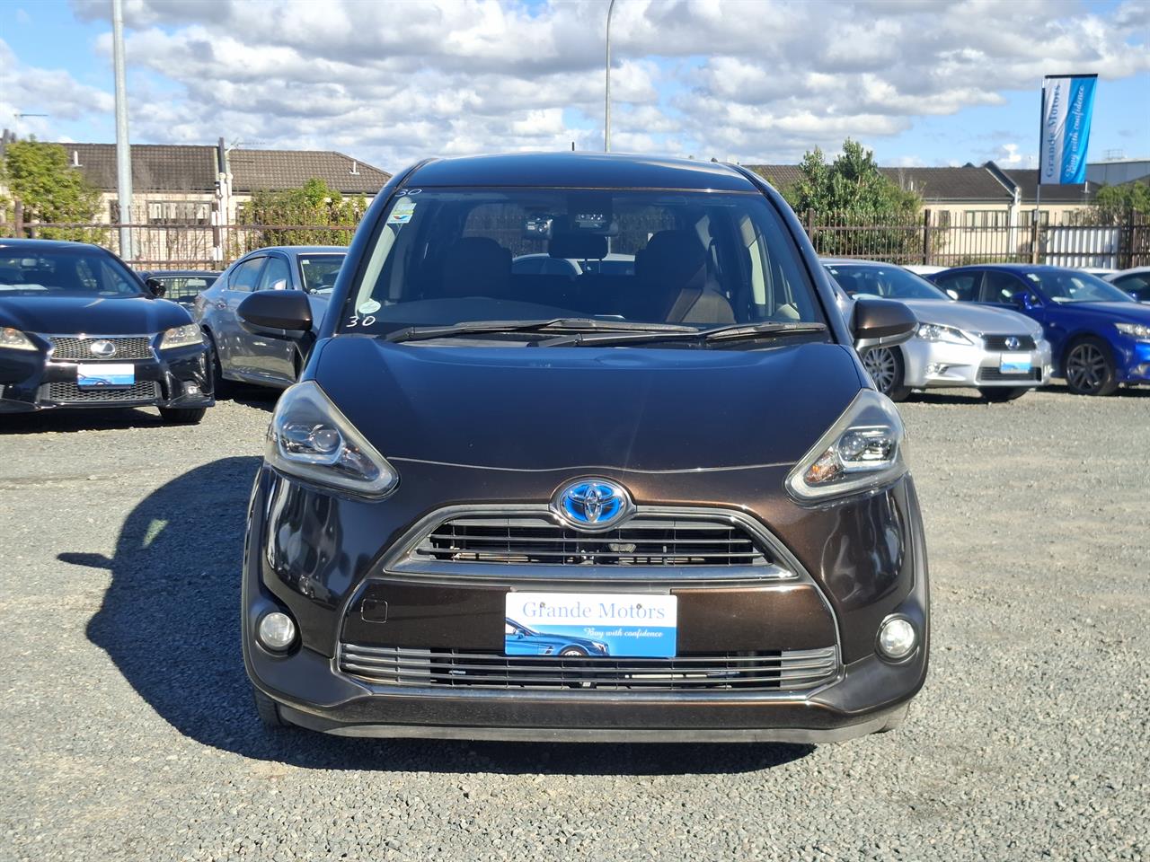 2016 Toyota Sienta Hybrid G.7 seats.Lane assist.Safety radar.Button start. Carousel 2