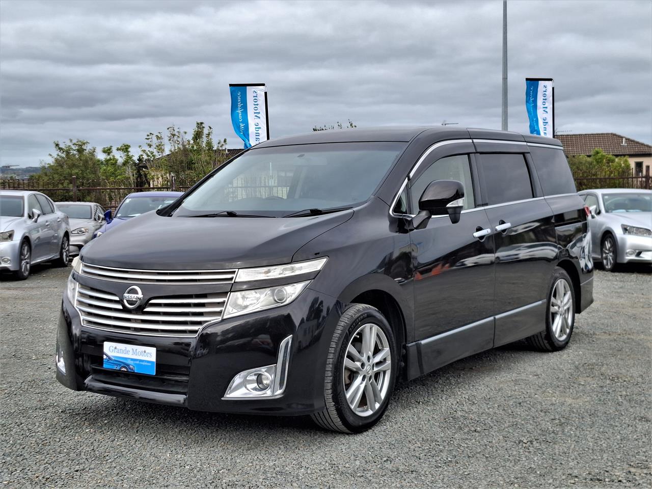 2013 Nissan Elgrand 250 Highway star.Rear camera.Button start. Carousel 12