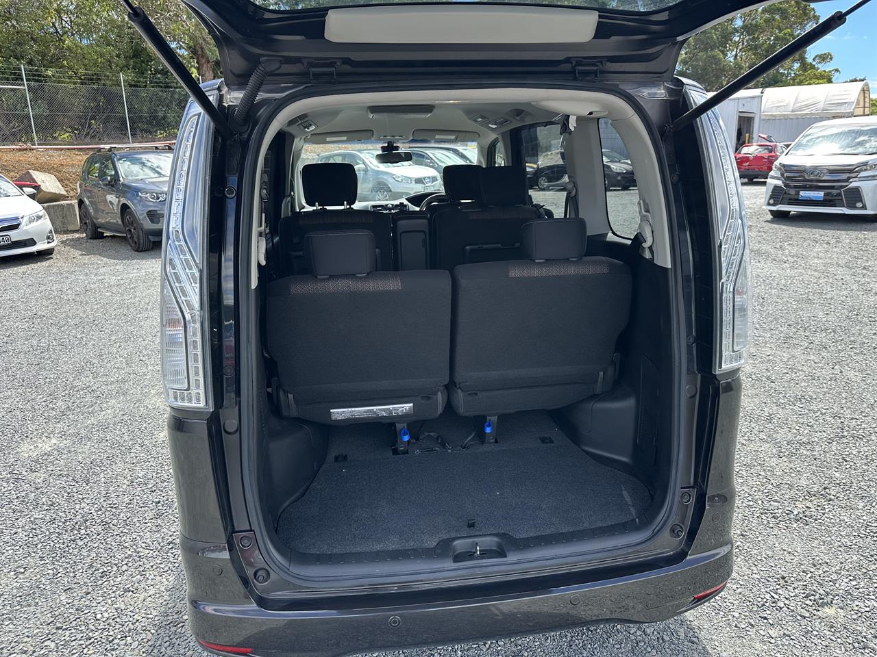 2014 Nissan Serena Hybrid.Highway Star.Safety radar.Lane assist.Rear cam.Cruise control. Carousel 16