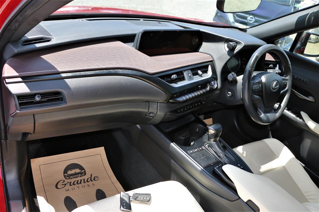 2020 Lexus UX 250H Leather.Lane assist.Radar cruise.Park sens.Alarm.10 Airbags. Carousel 4
