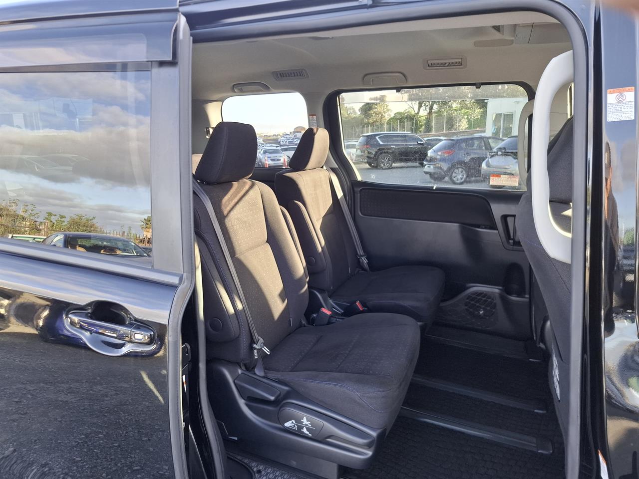 2014 Toyota Voxy Hybrid.Cruise control.Rear camera.7 seater.SRS Airbags. Carousel 4