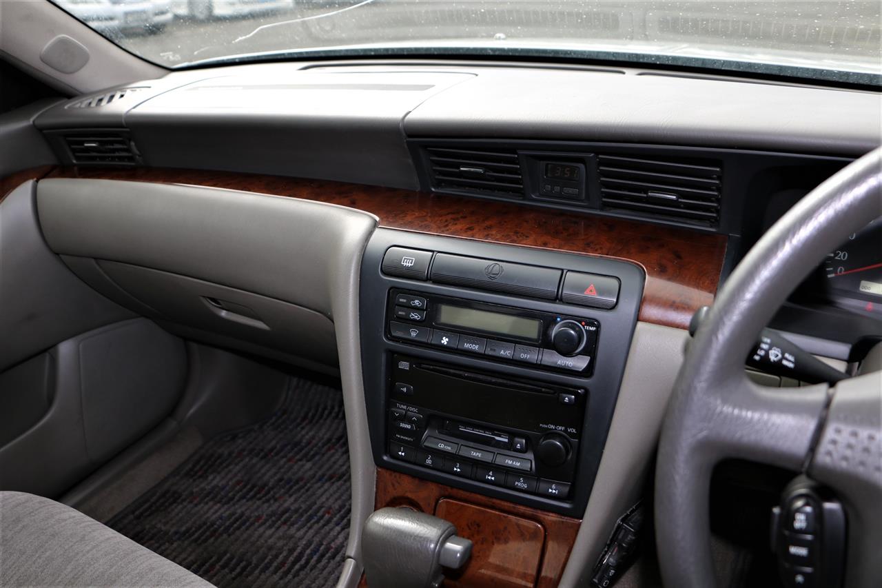 1999 Nissan Laurel Medalist. Carousel 4