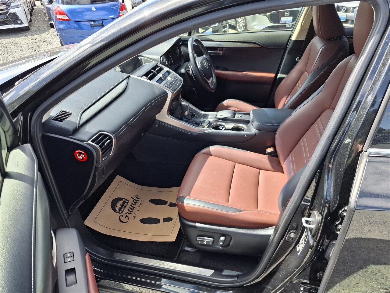2015 Lexus NX 300h Hybrid.Leather.Safety radar.Blind spot.360°camera.Park sensors.Alarm. Carousel 2