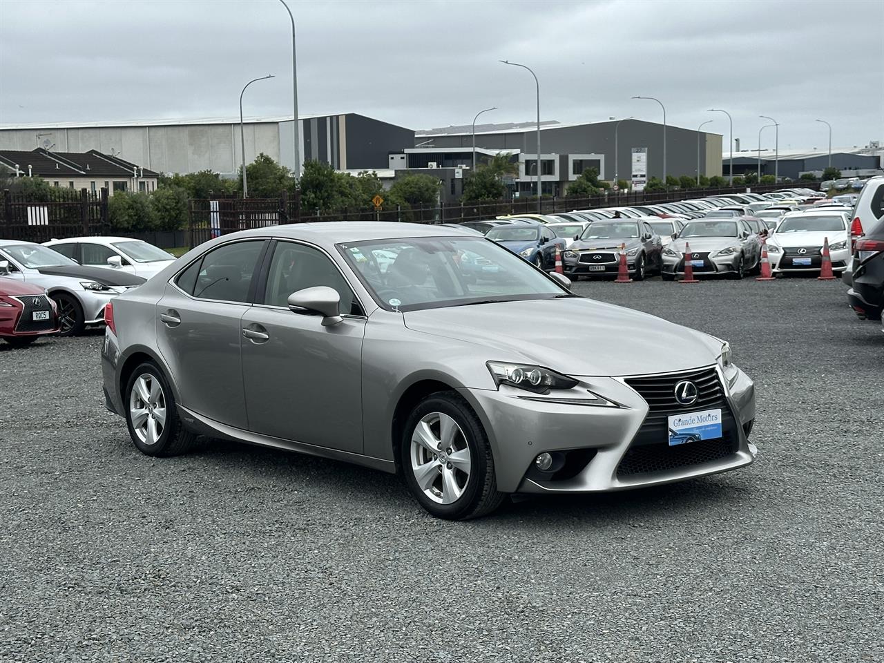 2014 Lexus IS 300h Hybrid.Cruise control.Alarm.10 Airbags.Rear camera.