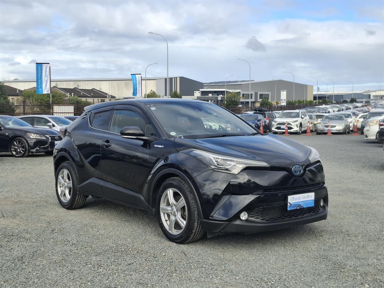 2017 Toyota C-HR G spec.Hybrid.BSM.LKA.Safety radar.Rear cam.Alarm.
