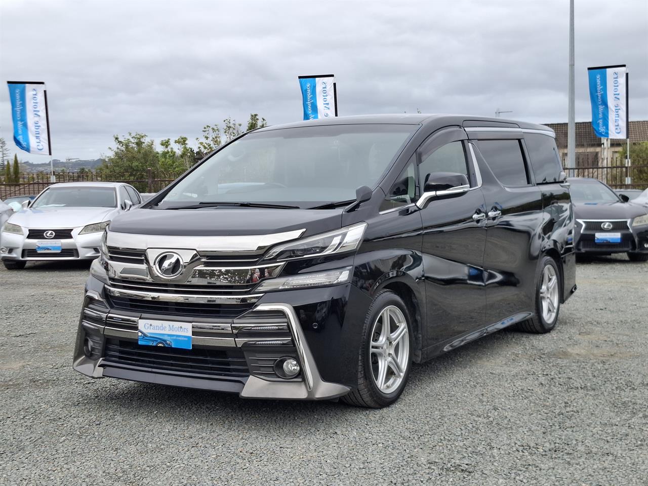 2016 Toyota Vellfire Rear camera.Electric doors.Rea cam.8 Airbags. Carousel 13
