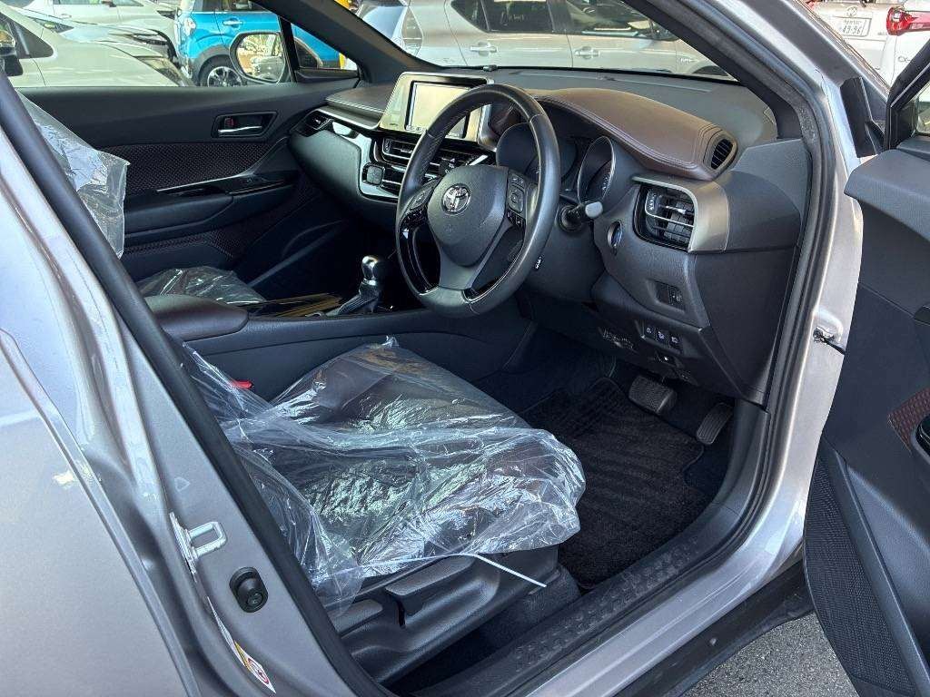 2017 Toyota C-HR Transit Hybrid G model Carousel 10
