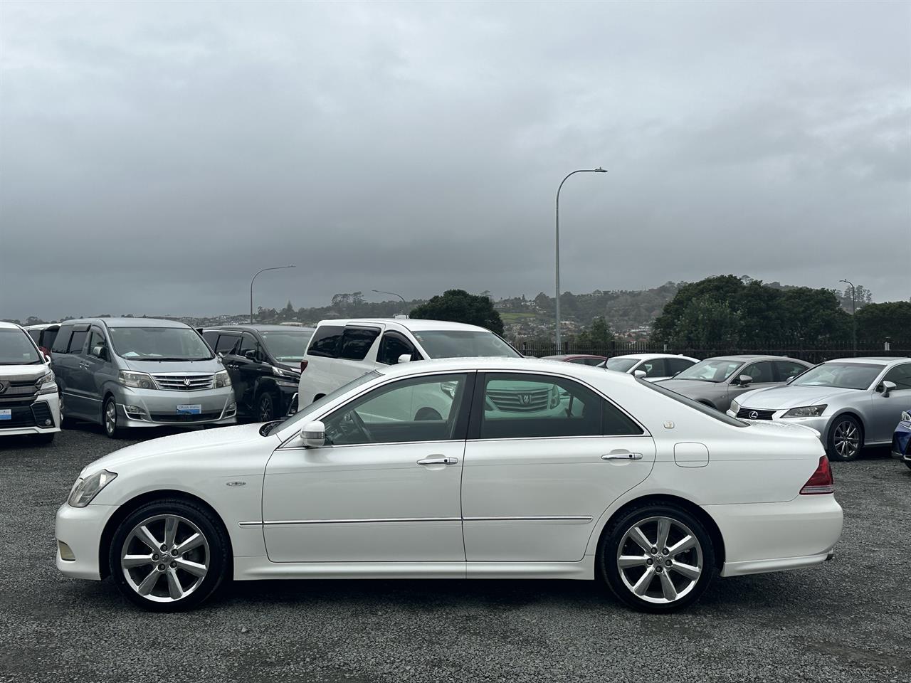 2005 Toyota Crown Athlete.50th Anniversary.Cruise control.Rear camera. Carousel 14