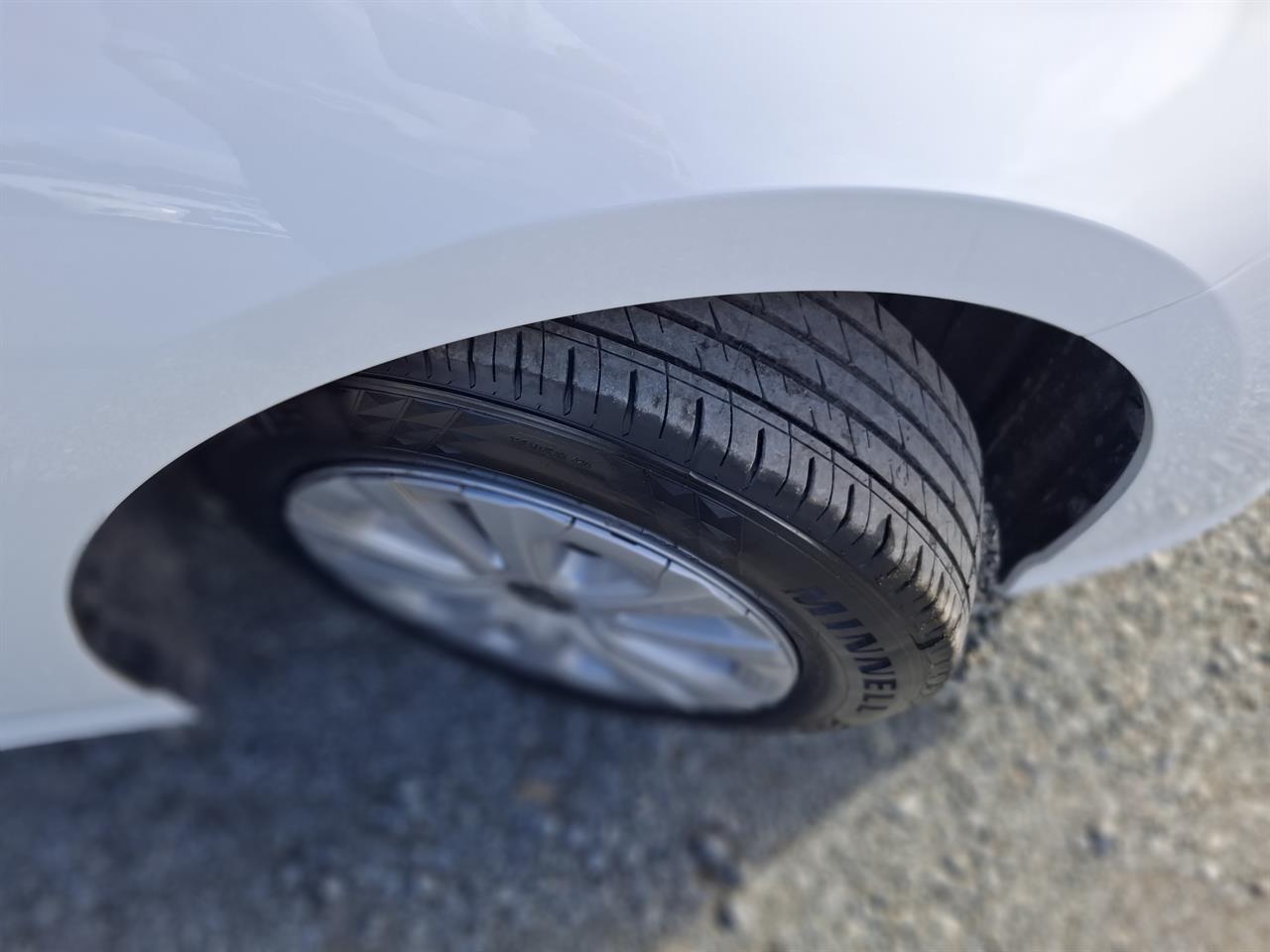 2020 Toyota Prius S.Radar cruise.Lane assist.Safety radar.Rear cam.8 Airbags. Carousel 16