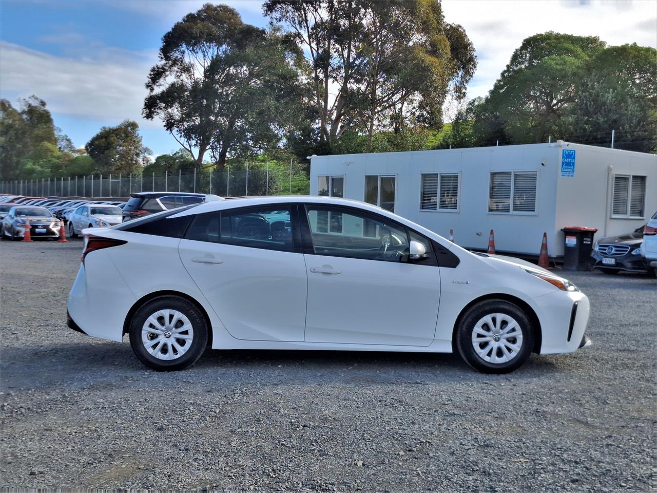 2020 Toyota Prius S.Radar cruise.Lane assist.Safety radar.Rear cam.8 Airbags. Carousel 15