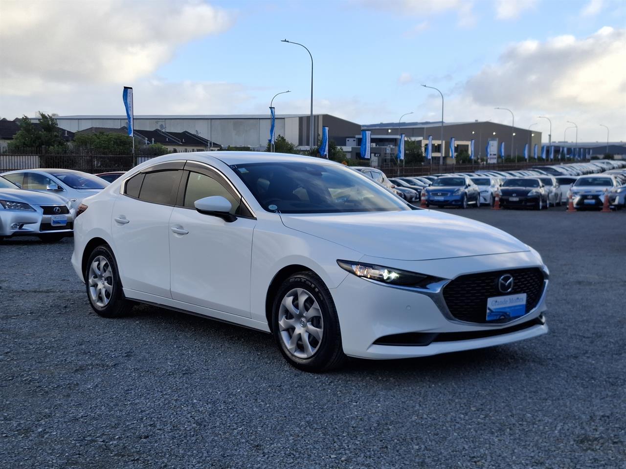 2021 Mazda 3 HUD.Rear camera.Radar cruise.Park sensors.