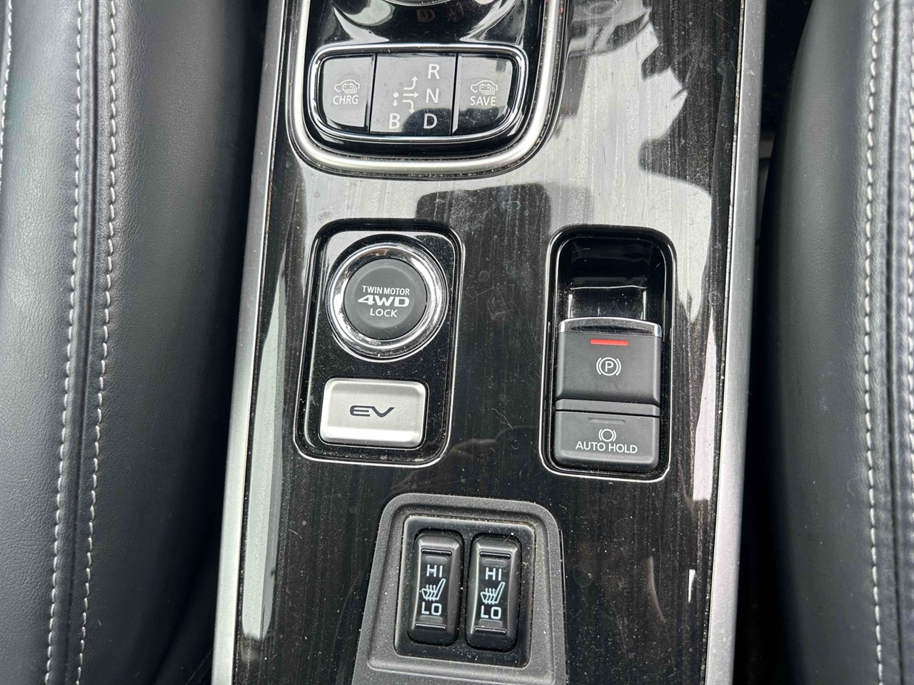 2018 Mitsubishi Outlander Transit PHV Hybrid Carousel 1